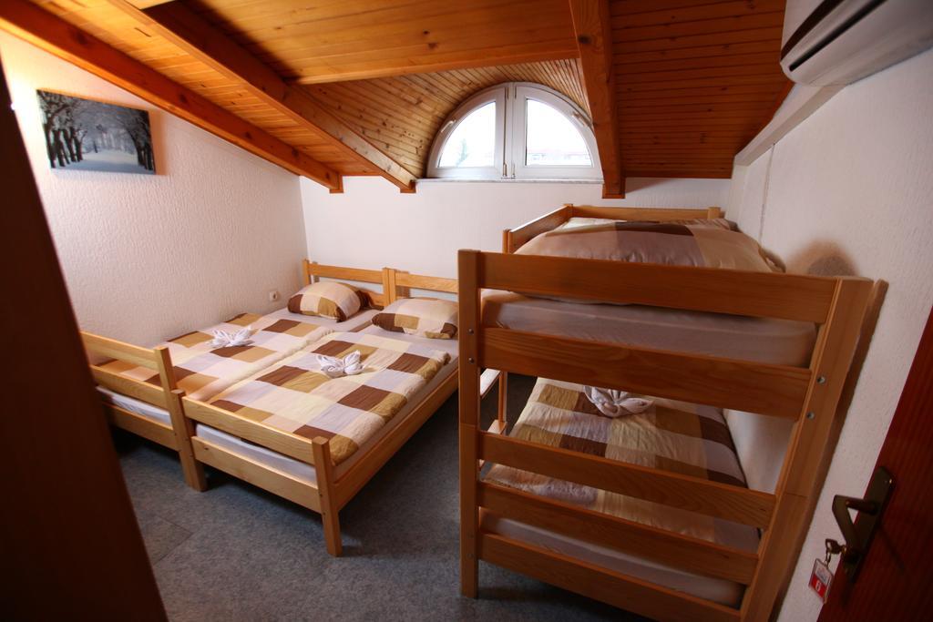 Hostel Cuba Banja Luka Esterno foto